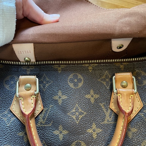 Louis Vuitton Speedy 30, Authentic - Picture 11 of 17